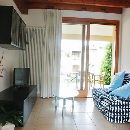 Aparthotel Sakura House 3*