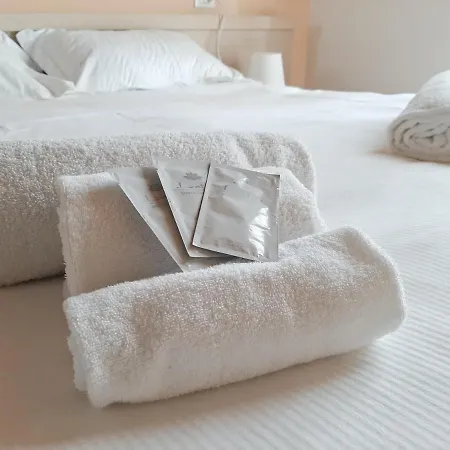Aparthotel Sakura House 3*