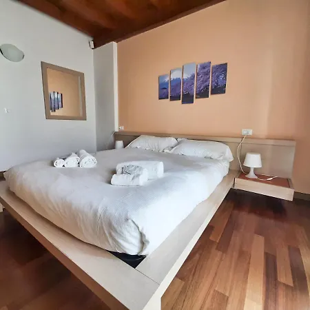 Sakura House *