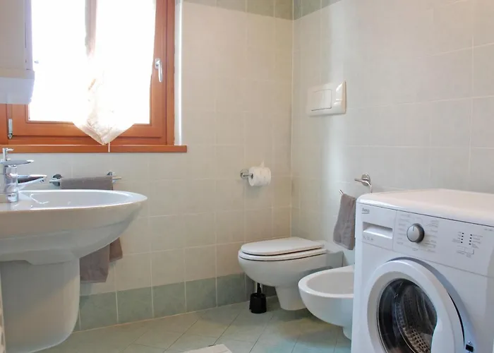 Sakura House Апарт-отель Moniga del Garda