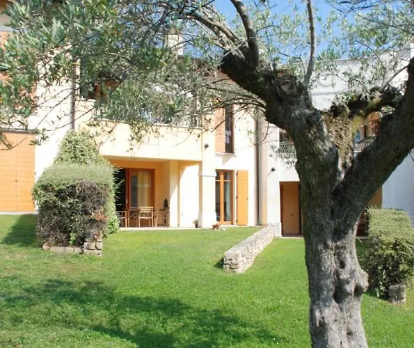 Апарт-отель Sakura House Moniga del Garda