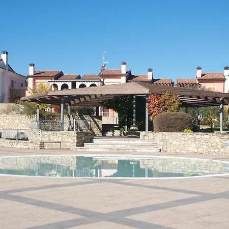 Sakura House Aparthotel Moniga del Garda